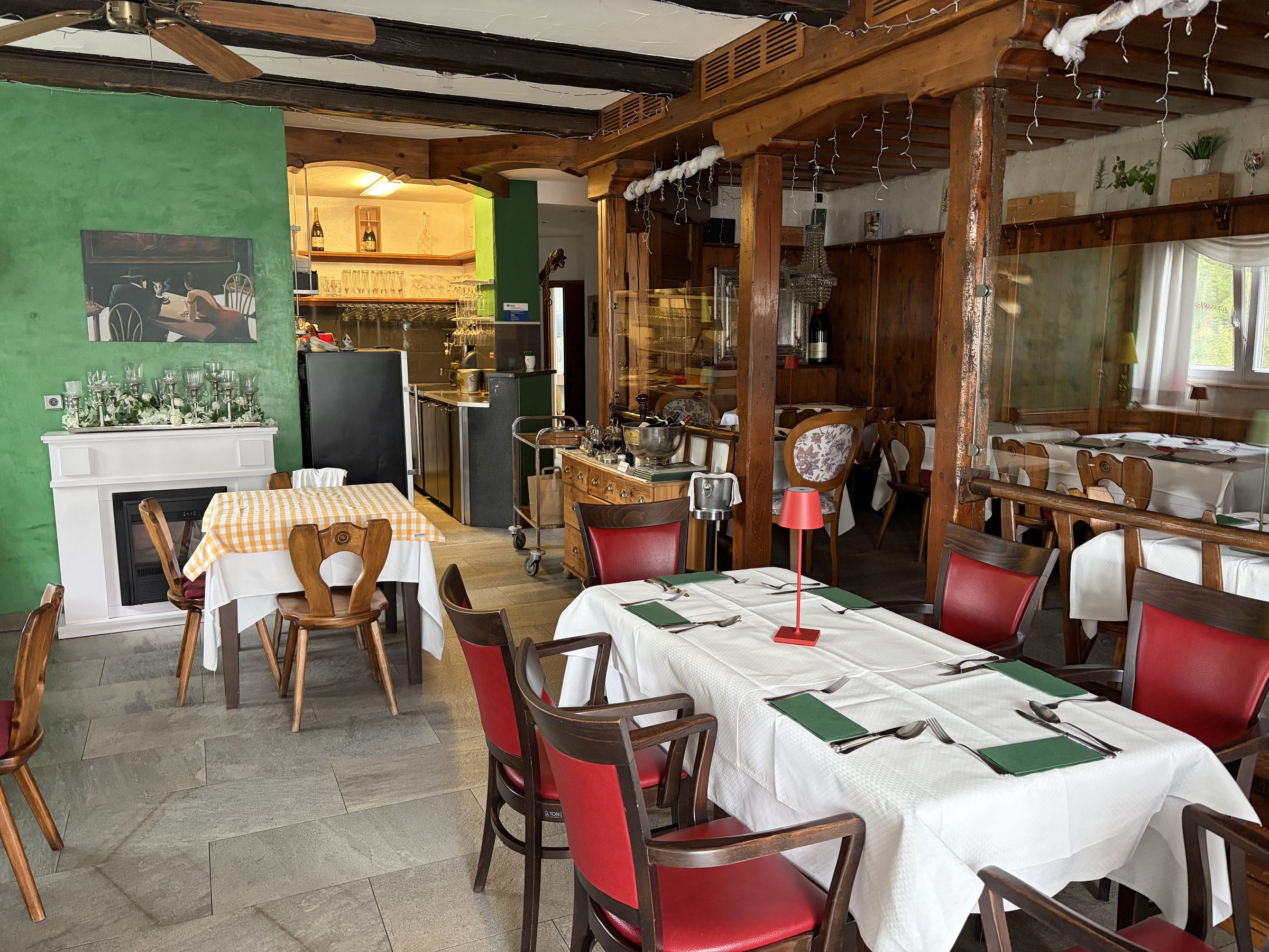 La sala, Innenraum